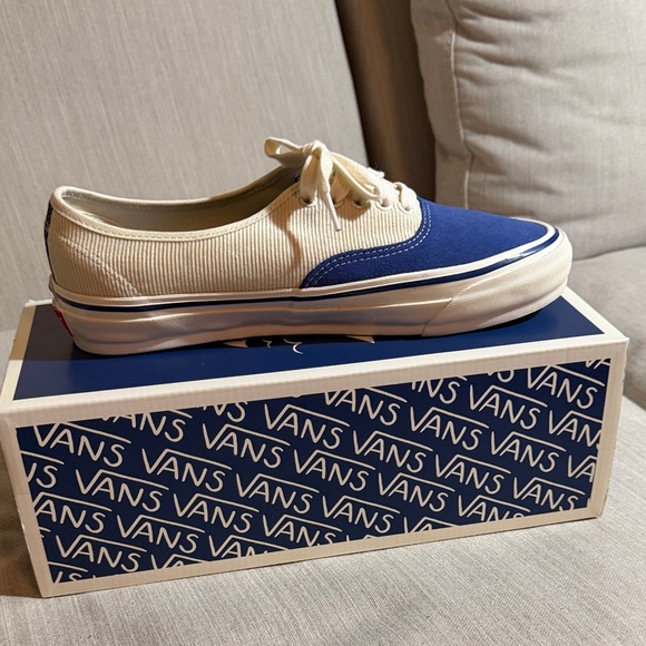 Vans Men's Classic Blue and Cream Sneakers - Picture 4 of 6